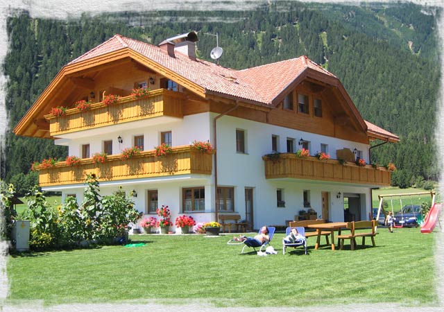 Branterhof - Apartments in Rasen Antholz - Farm Holidays in South Tyrol