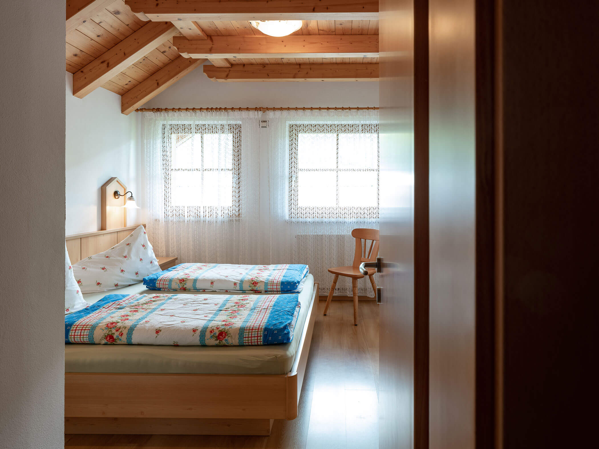 Helles Doppelzimmer im Apartment Dreifinger und Piz da Peres - Branterhof