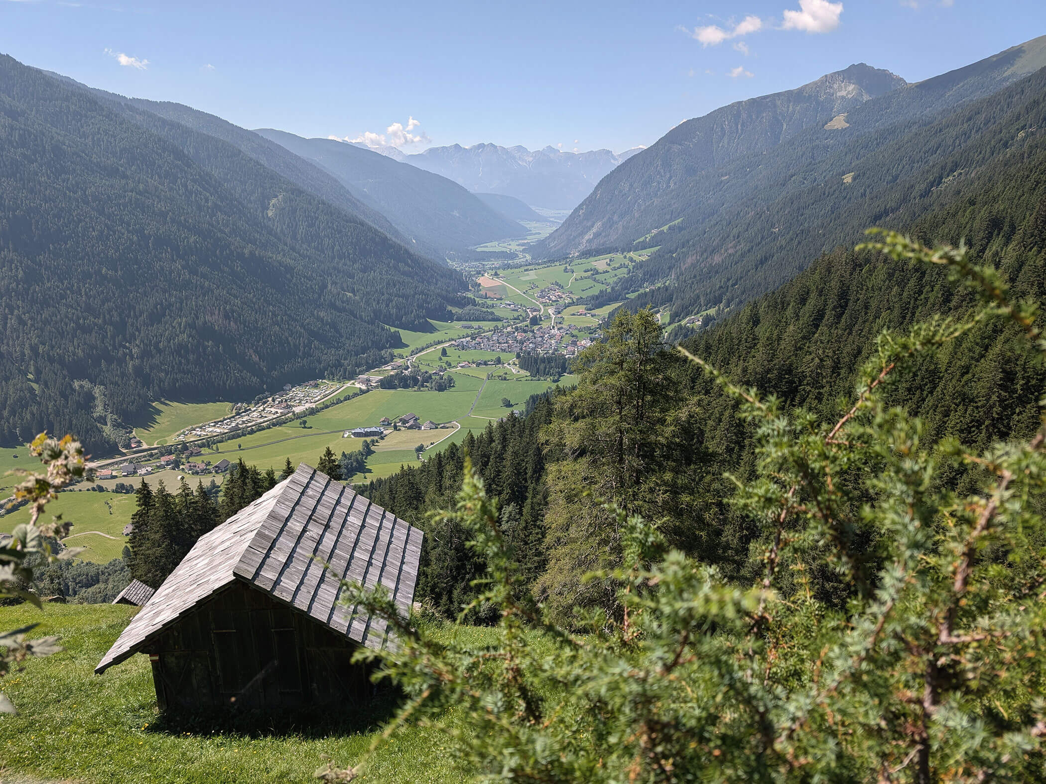 Eine Holzhütte in den Südtiroler Bergen - Branterhof